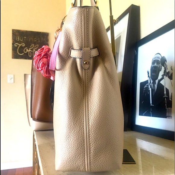 like new Michael Kors large Lenox tote bag in tan cream color “Bisque” - Picture 4 of 17